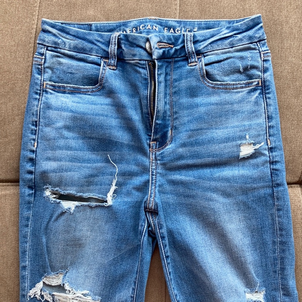american eagle light wash ripped skkiny jeans
